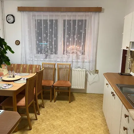 Prizemi Rodinneho Domu Vakantiehuis Kostalov