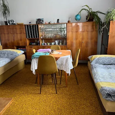 Prizemi Rodinneho Domu Vakantiehuis Kostalov